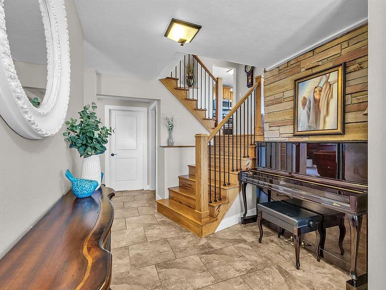 1113 Hilltop Dr photo 4