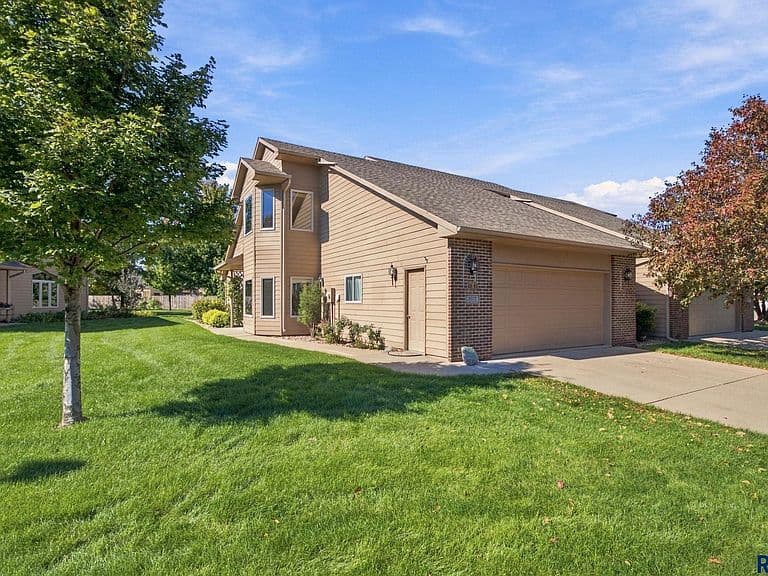 8103 S Brenda Pl photo 1