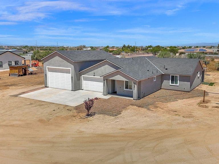 21028 N DENVER HILL Drive photo 2