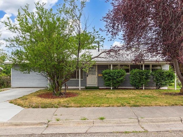 469 Linden Ave photo 1