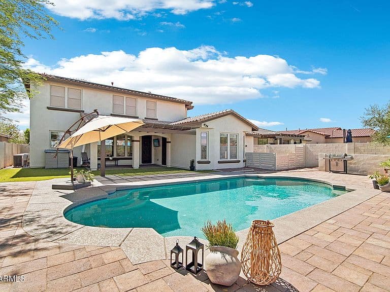 2975 N SUMMER Street photo 4