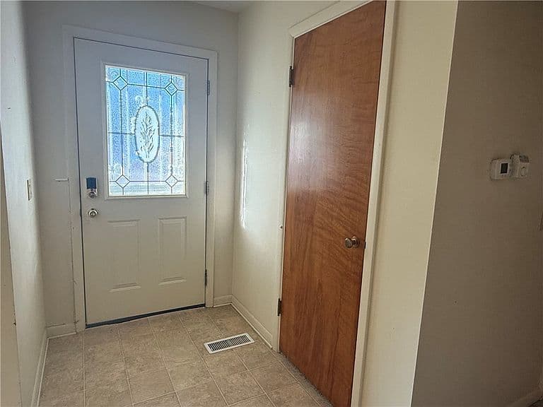 1641 Custer Ave photo 3