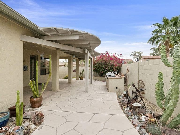 9327 E ARROWVALE Drive photo 4