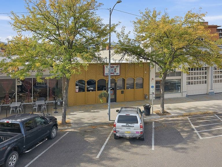 245 W Main St photo 4