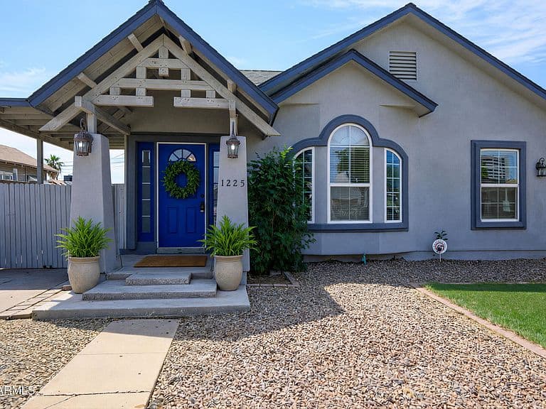 1225 E DIAMOND Street photo 1