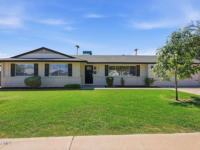 3115 E YUCCA Street photo 1