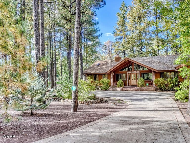 7060 Country Club Dr photo 1