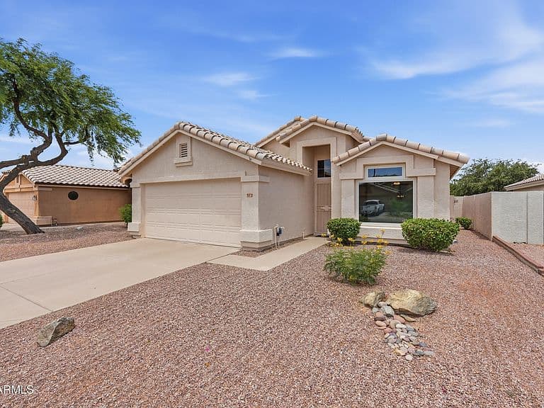 972 E CONSTITUTION Drive photo 2