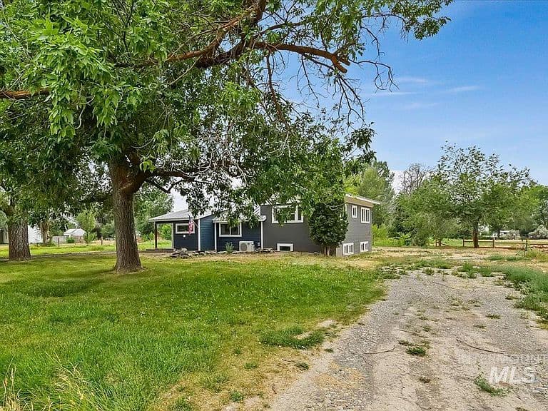 517 N Main St photo 2