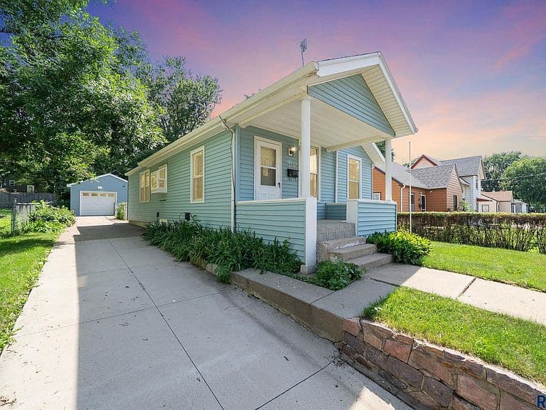 1207 W Sioux St photo 1