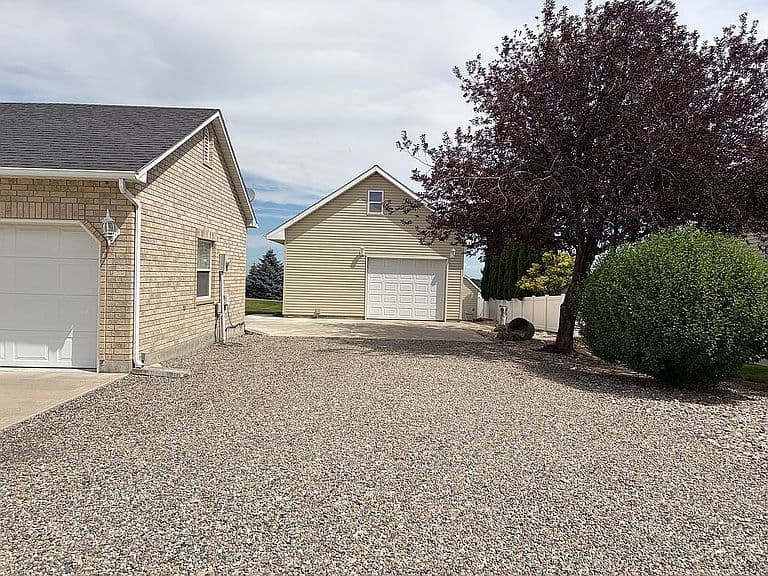 2510 E 3719 N photo 2