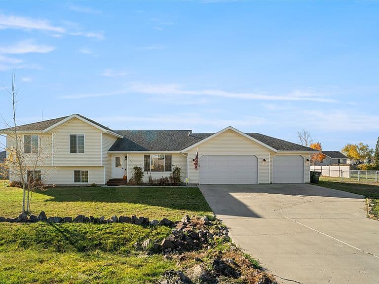 3190 Stillwell Dr photo 2