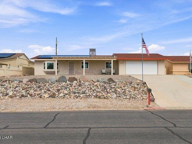 3961 Breakwater Dr photo 5