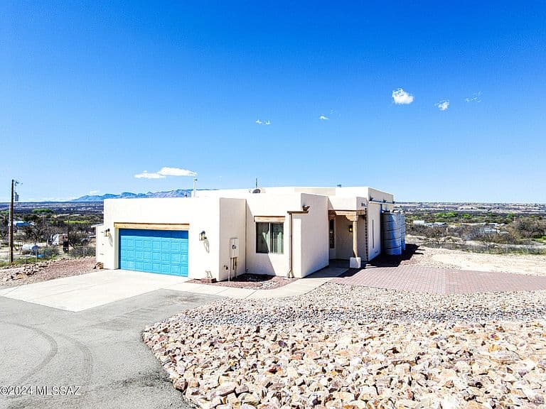 1627 E Goldenrod Ln photo 1