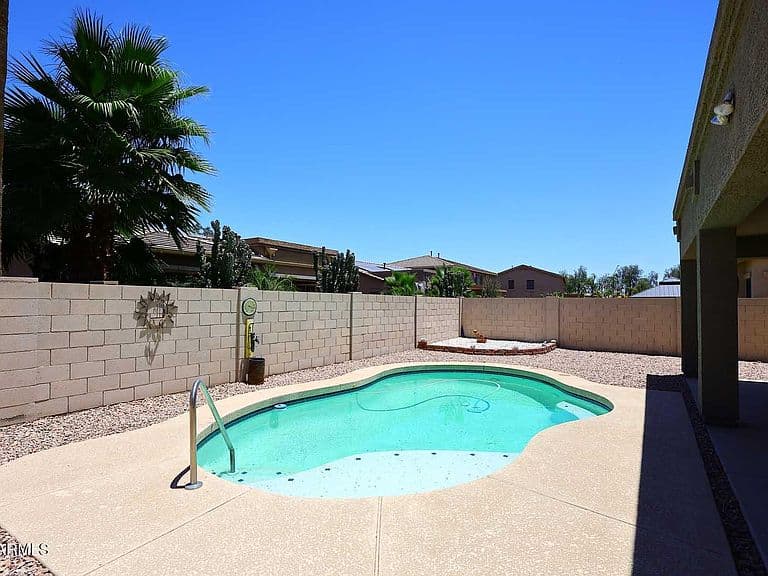 16645 N 173RD Avenue photo 2
