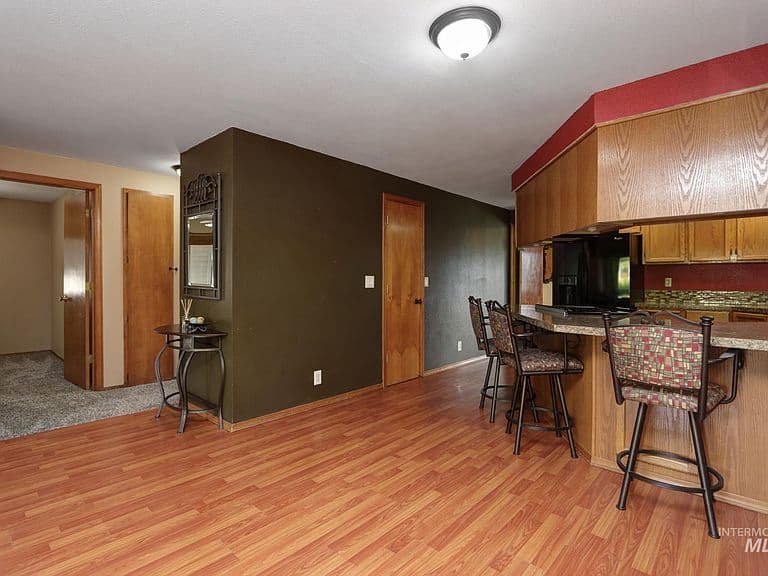 1774 N Jericho Rd photo 5