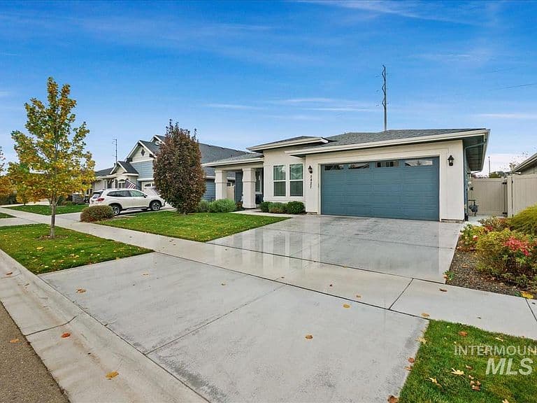 5827 W Riva Capri St photo 2