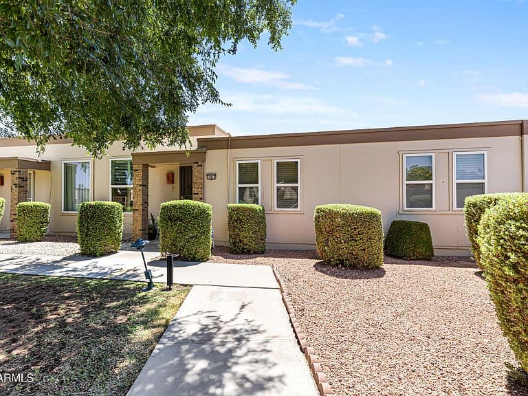 10016 W Hawthorn Drive photo 2