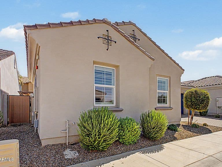 4015 E DAWSON Drive photo 3