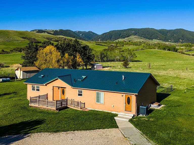 77 John Ln photo 1