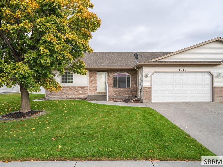 1019 S Edinburg Cir photo 1