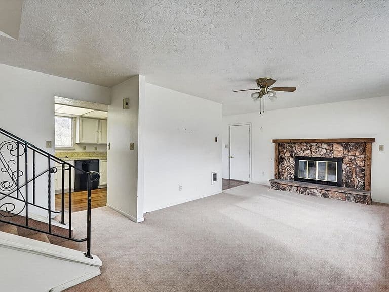 523 Hiawatha St photo 3