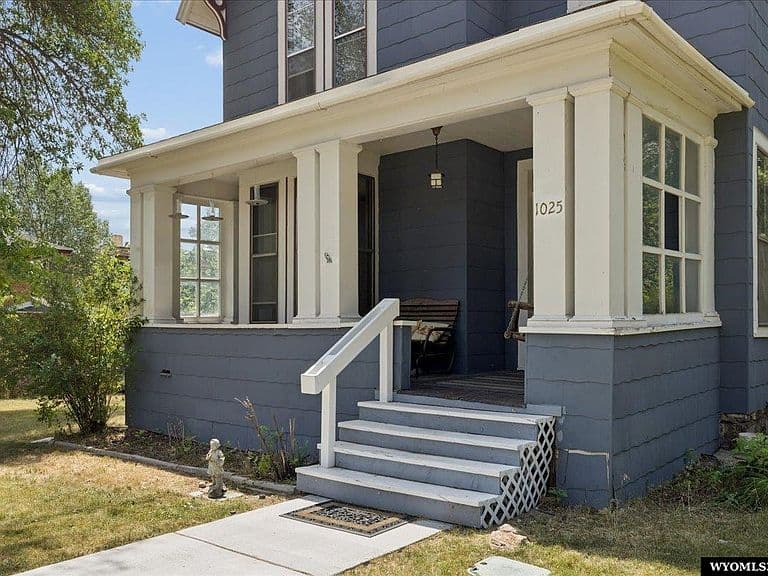1025 Summit St photo 4