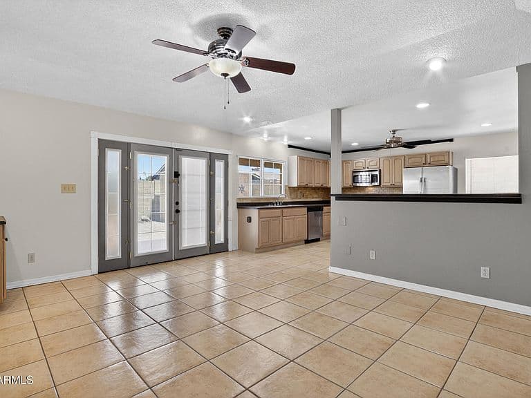 4610 W Laurie Lane photo 4