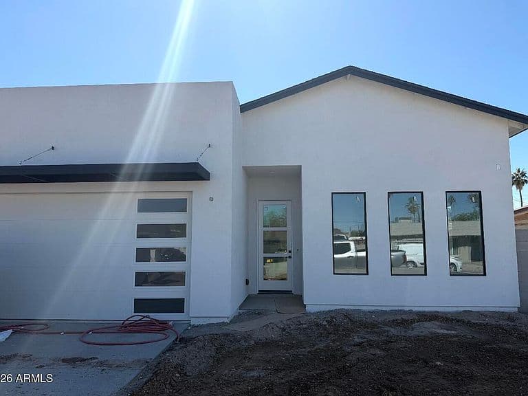 2009 E Don Carlos Ave photo 1