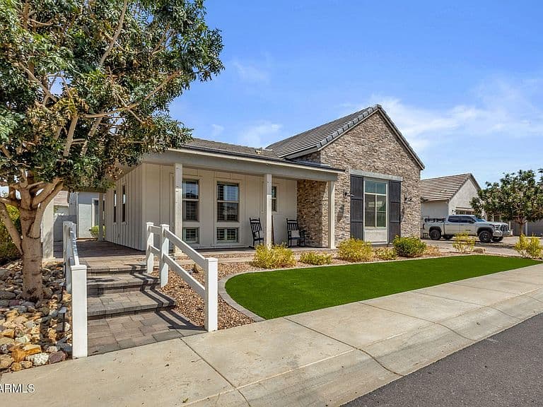 1486 E Mead Drive photo 2