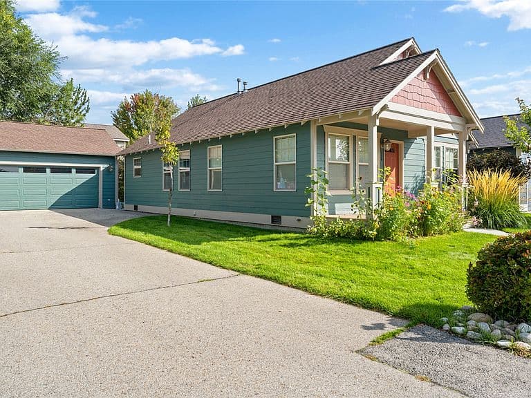124 Snowberry St photo 1