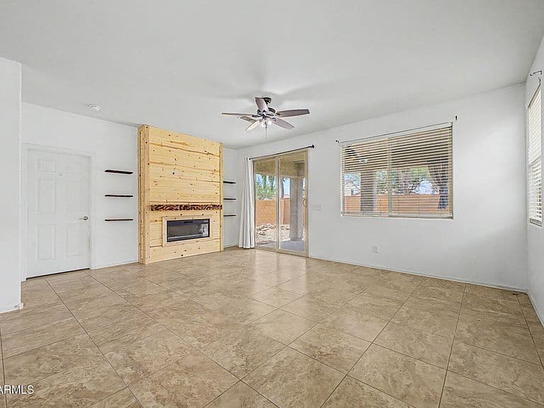 20547 N 260TH Lane photo 2