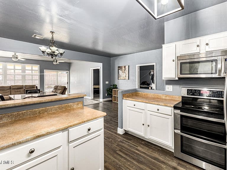 1635 W Dunbar Dr photo 4