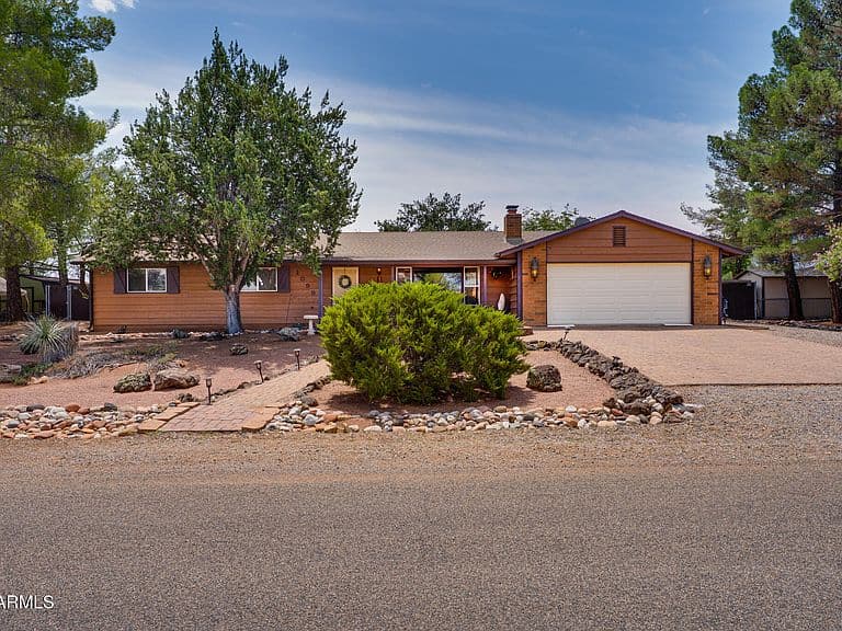 1099 E MEADOWLARK Lane photo 2