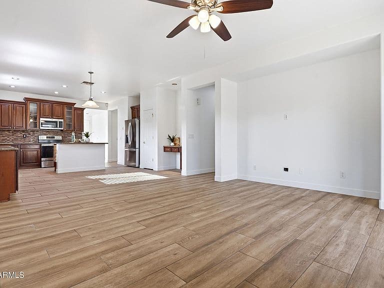 11838 W JESSIE Lane photo 2