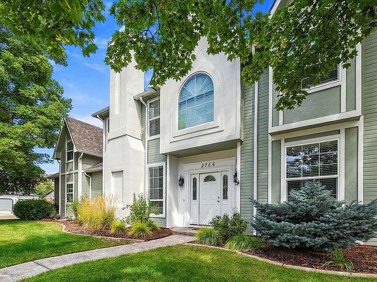 3706 N Lakegrove Way photo 3