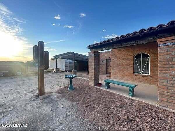 1094 N Pomerene Rd photo 2