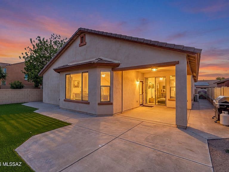 579 W Camino Sorpresa photo 2