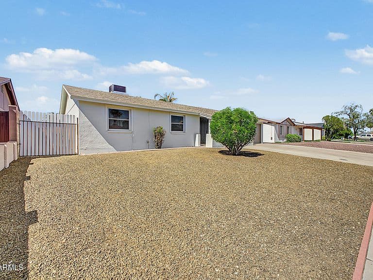 14008 N 37th Place photo 3