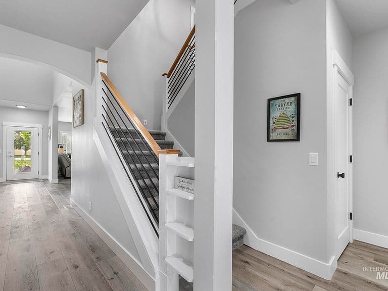 3826 Susan Cir E photo 5