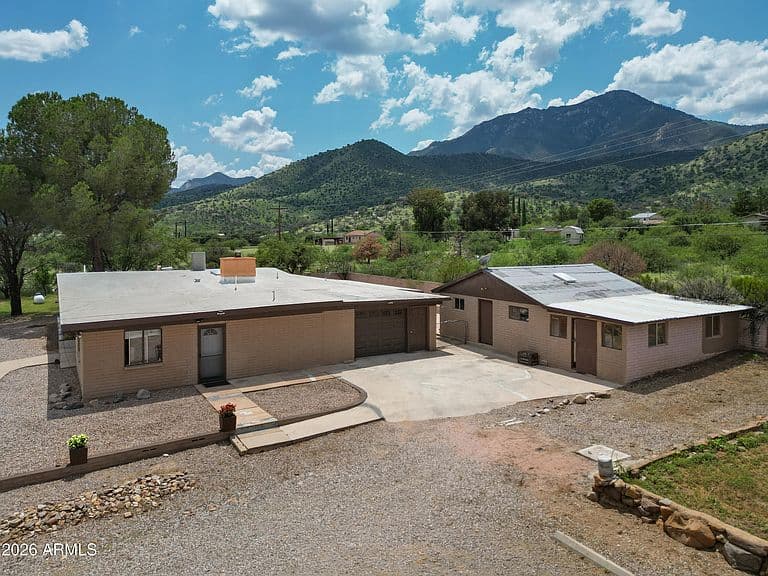 8056 S VATO Lane photo 2
