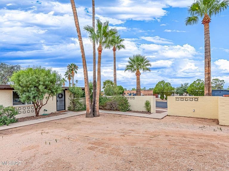 3895 S Queen Palm Dr photo 3