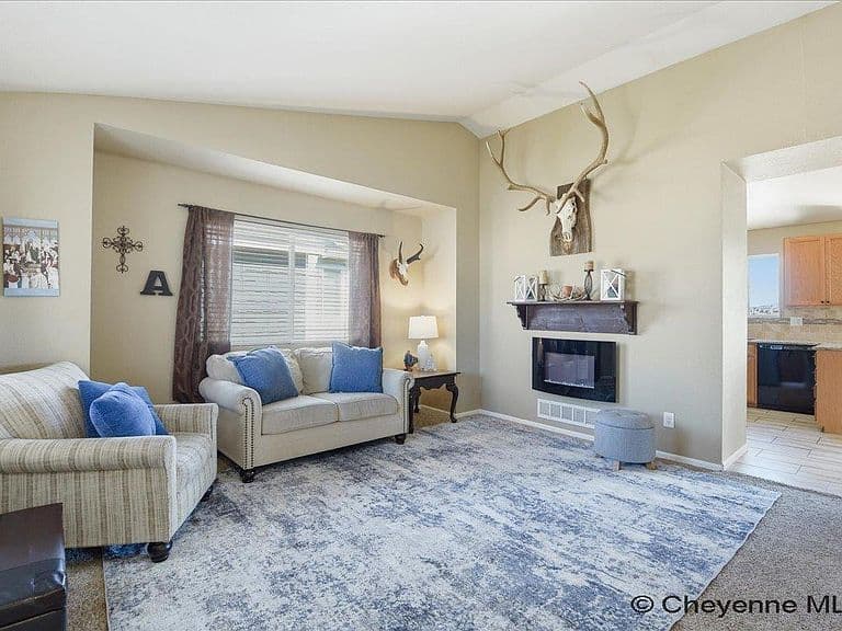 1805 Meadow Dr photo 4