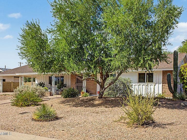 4340 E Vermont Avenue photo 2