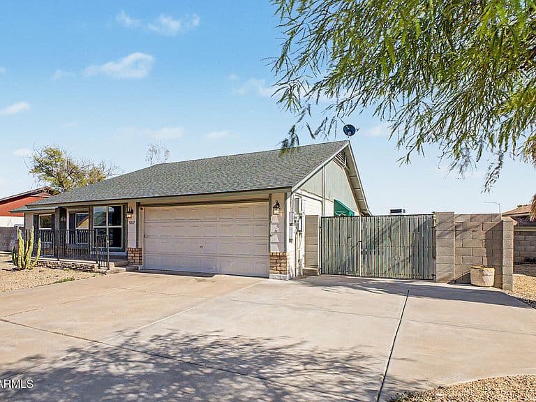 10819 W FRIER Drive photo 2