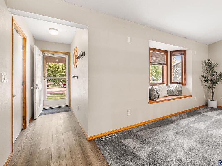 200 W Holly St photo 4