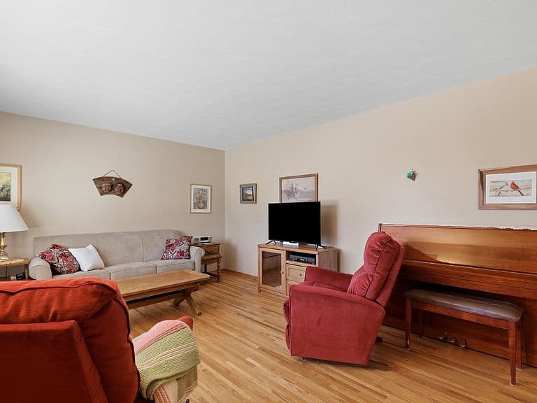 615 Bel Aire Dr photo 3