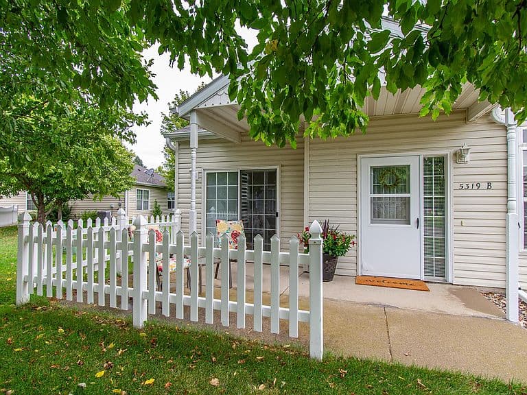 5319 University Dr S Unit B photo 2