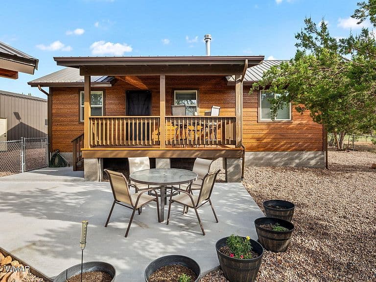 3111 Cedar Dr photo 2