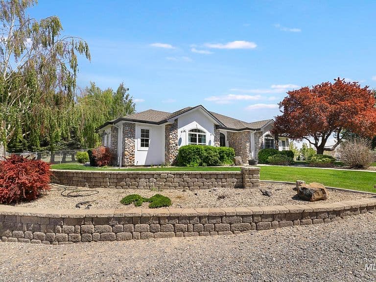 88 Sunnyside Dr photo 1